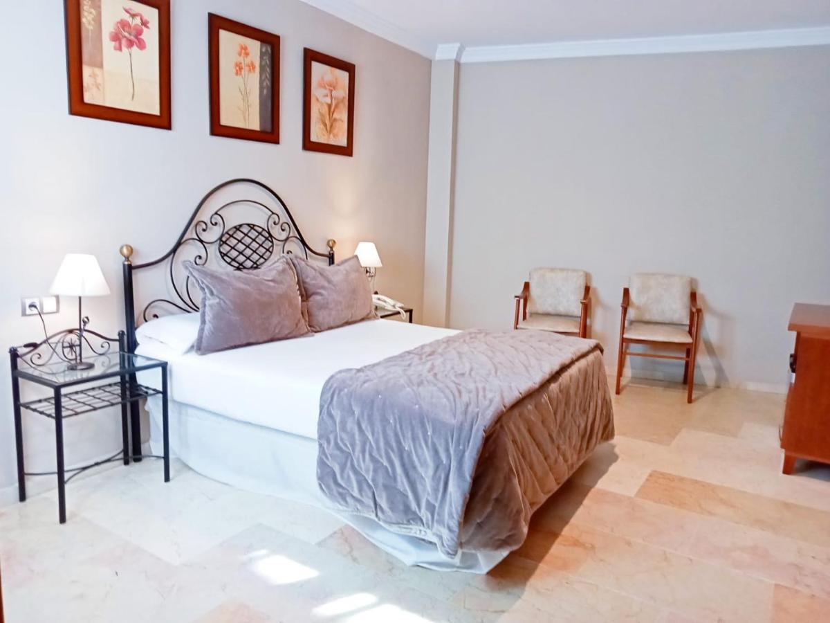 Hotel Sol Sanlucar Sanlúcar la Mayor Exteriör bild
